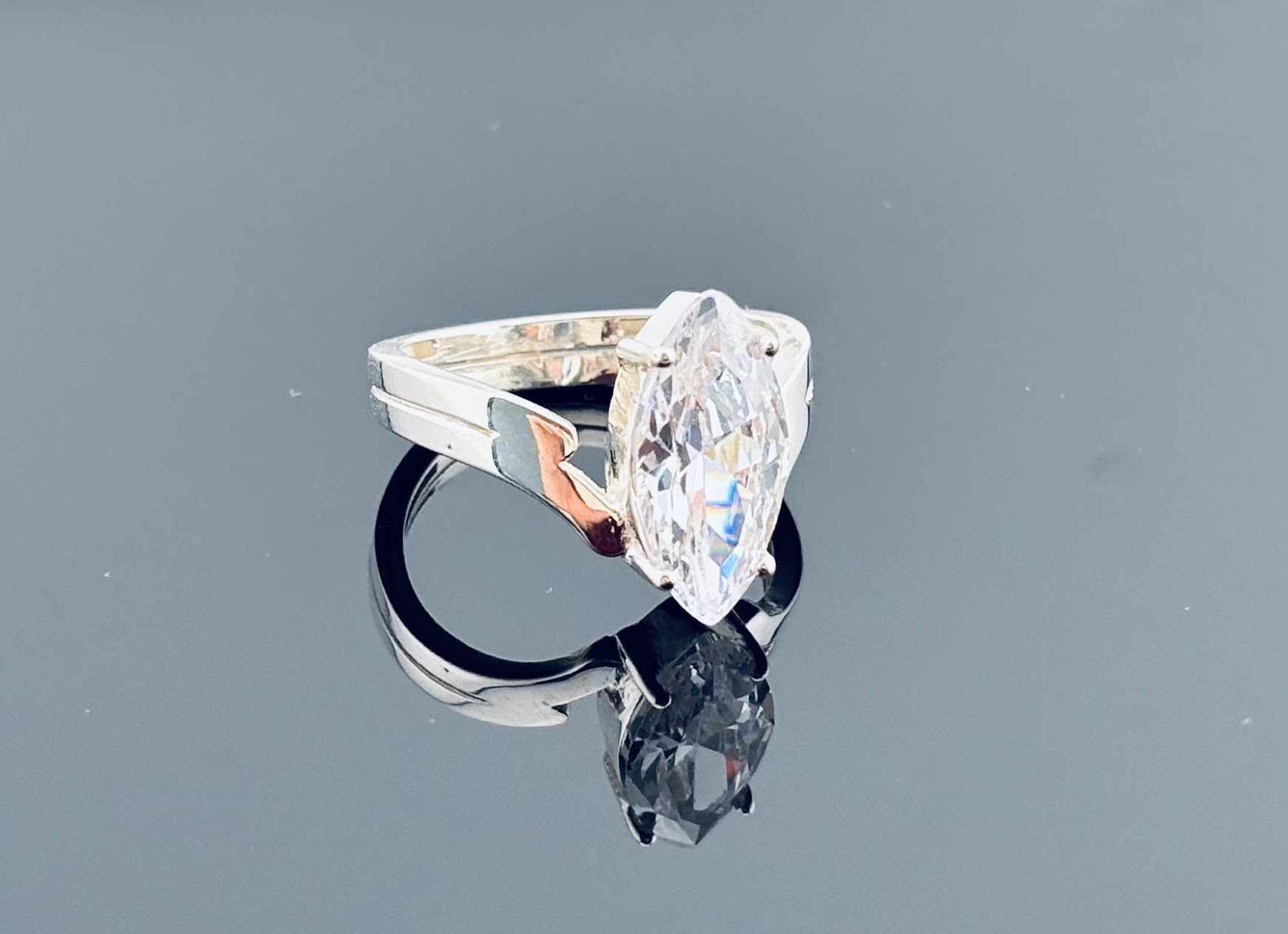 Nhẫn Đính Hôn Diamond Marquise Luxe