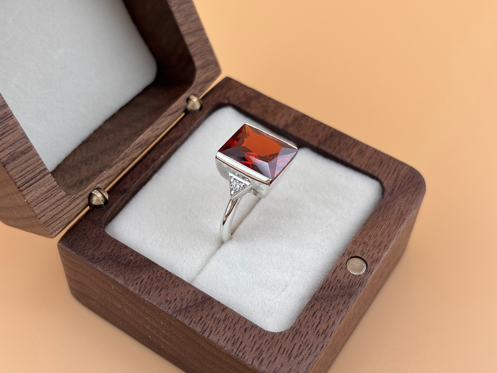 Alternative view of Nhẫn Đính Hôn Garnet Art Deco