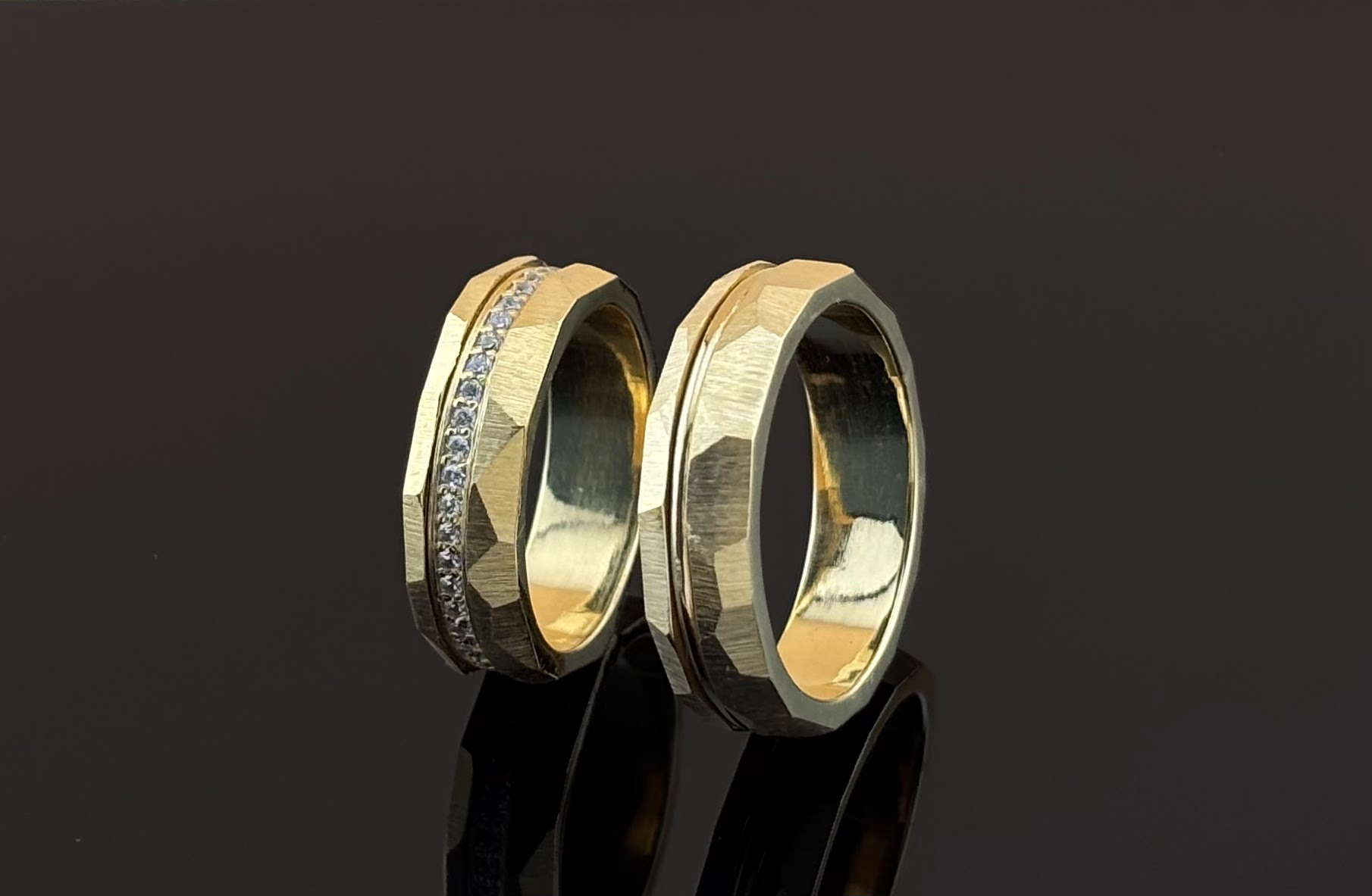 Alternative view of Nhẫn Đôi Diamond Cut - Khắc Dấu Tình Yêu