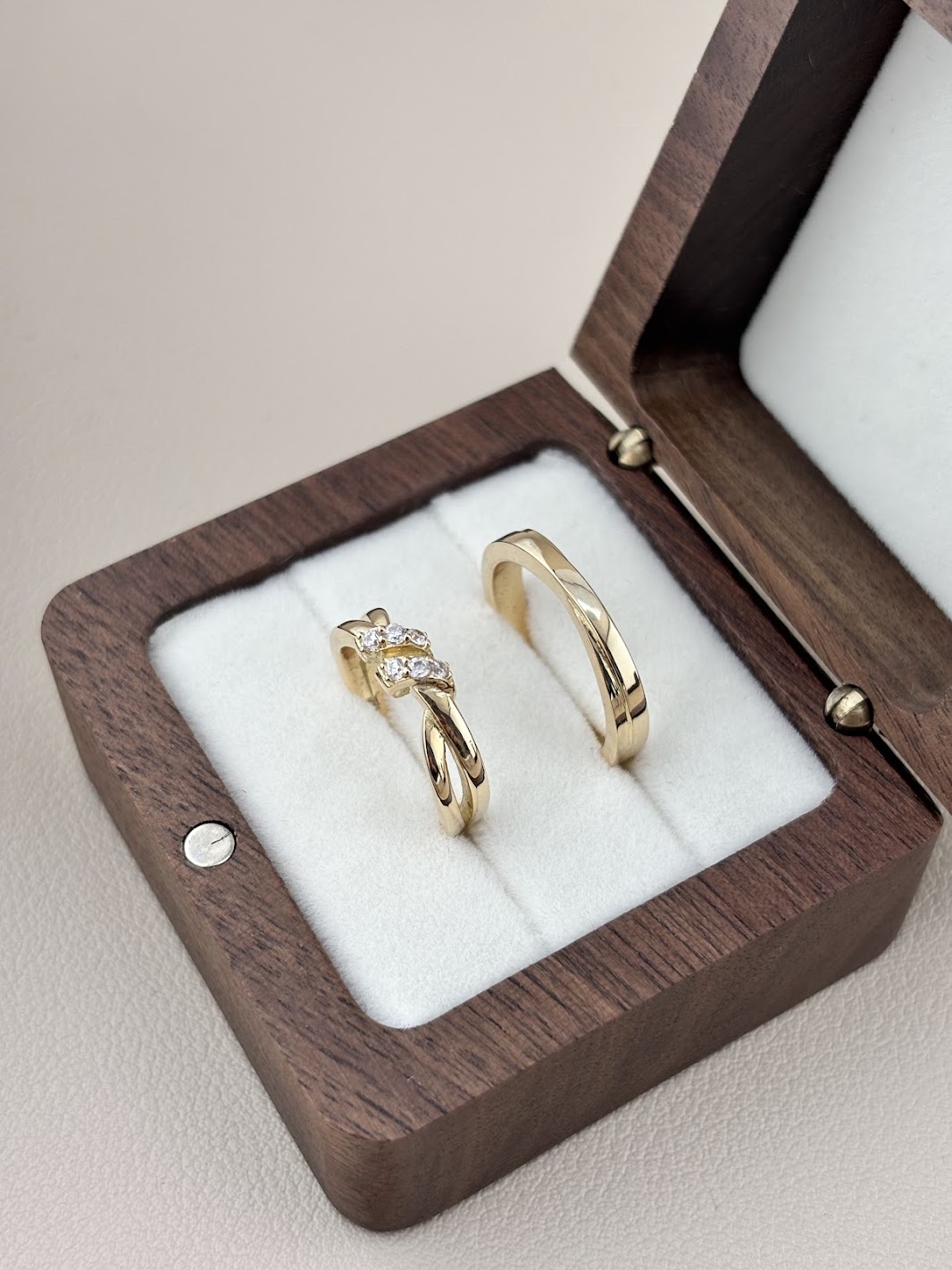 Nhẫn Đôi Elegant Twist
