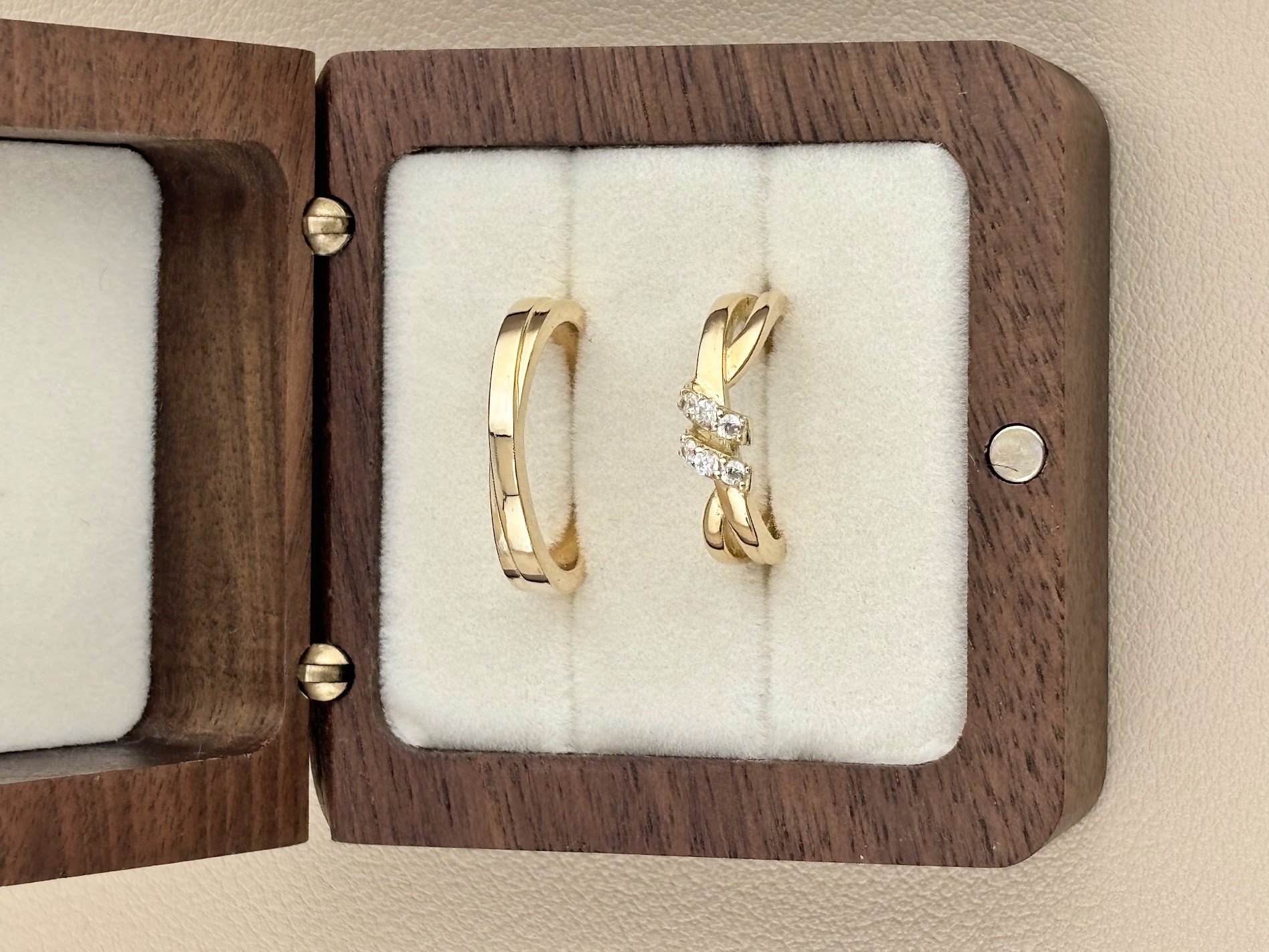 Alternative view of Nhẫn Đôi Elegant Twist