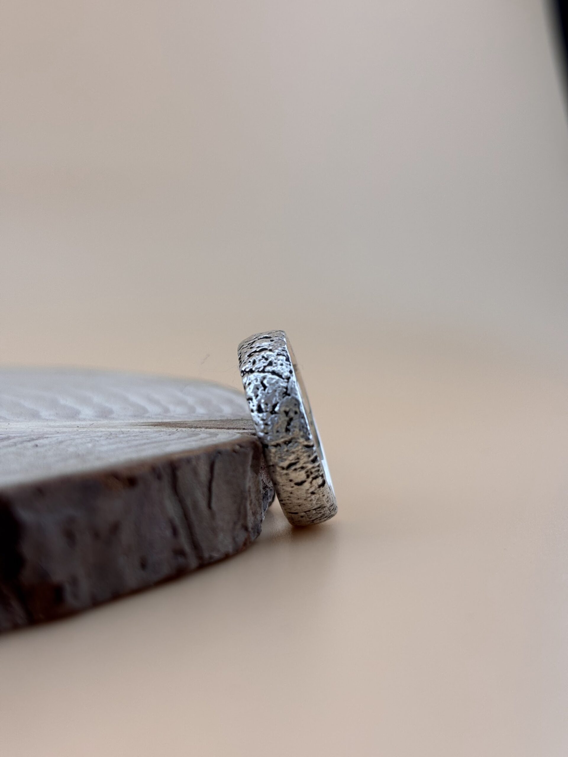 Alternative view of Nhẫn Đôi Lunar Love