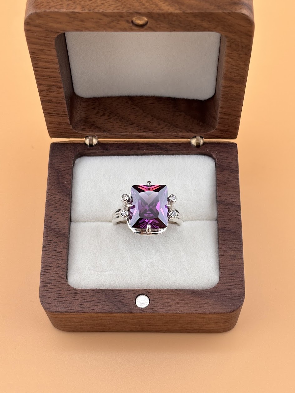 Alternative view of Nhẫn Nữ Royal Purple