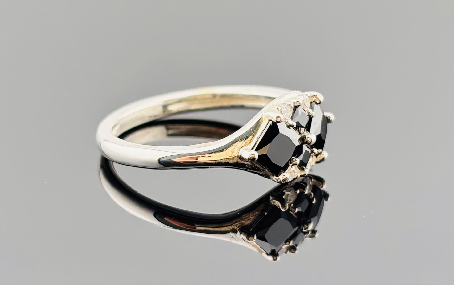 Nhẫn Nữ Vàng Trắng Dark Glamour